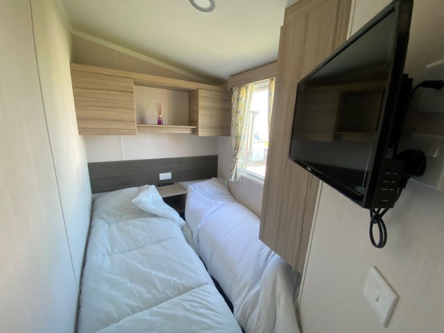 P18 - Twin bedroom