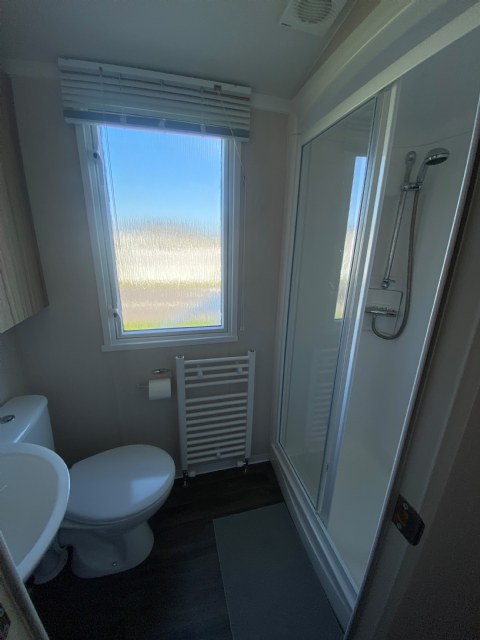 P18 - Shower room