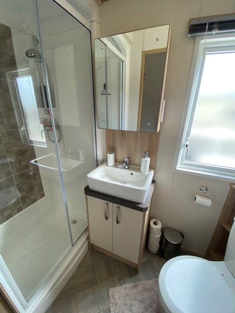 F22 - Shower room