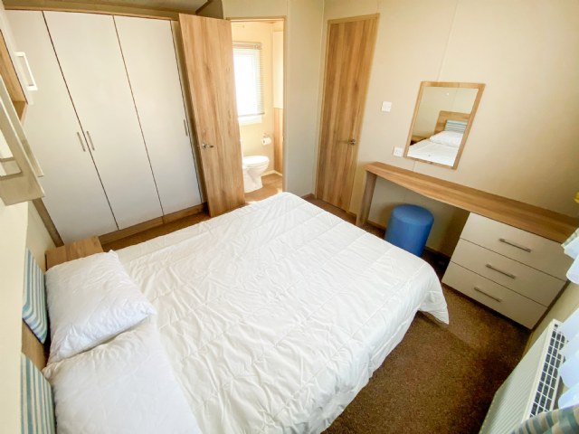 D17 - Master Bedroom showing Ensuite